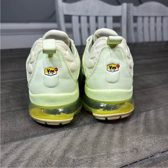 Nike Air Vapormax Plus Barely Volt Sz 9.5 - Picture 5 of 6
